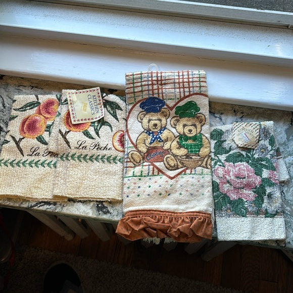 Lot of 4 Unused Vintage Dish Towels. 3 smaller ones & 1 Large Teddy Bear - Picture 1 of 11